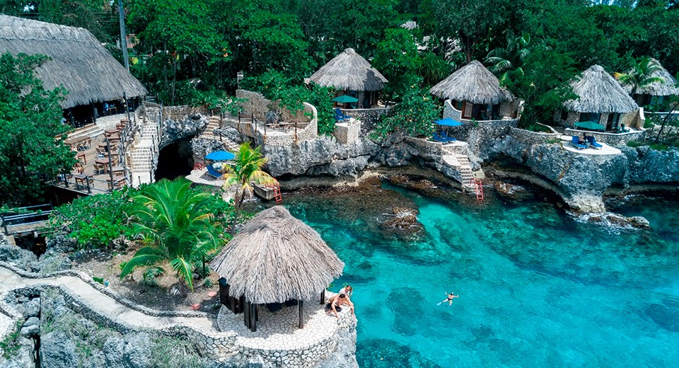 Rockhouse-Cliffs-Exterior-by-Corey-Hamilton-(3)